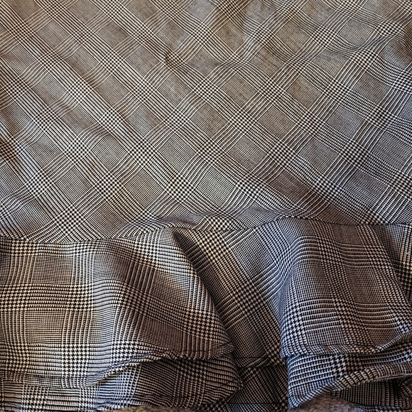 Chaps 100% Wool Skirt Size 16 Black and White Lined Pleated Ruffle Side Zip - Picture 3 of 7